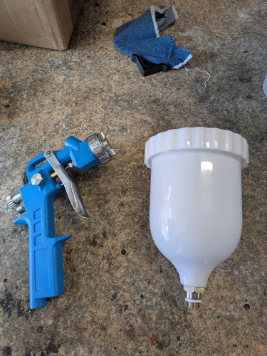 Gravity fed spray gun - spray,